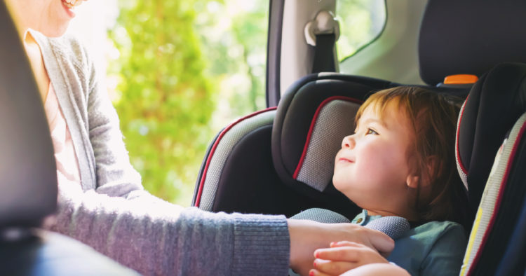 Dispositivi anti abbandono integrati nelle auto